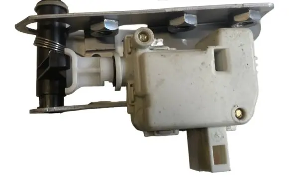 Land Rover Discovery 3 - LR3 Tailgate/trunk/boot lock/catch/latch 7016050 51247016050