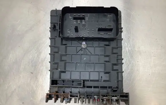 Audi A3 S3 8P Fuse module 1K0937125A 017183071