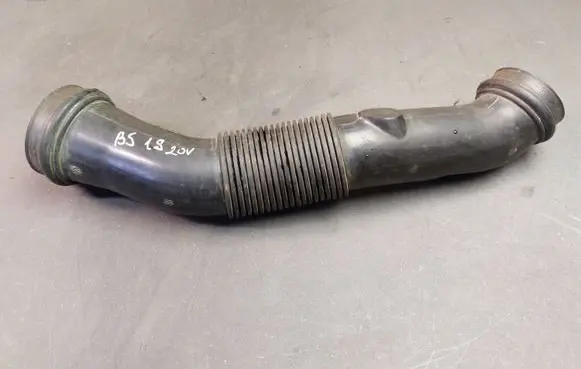 Volkswagen PASSAT B5.5 Brake booster pipe/hose 058129627