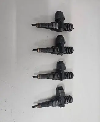 Volkswagen Sharan Fuel injector 038130073J