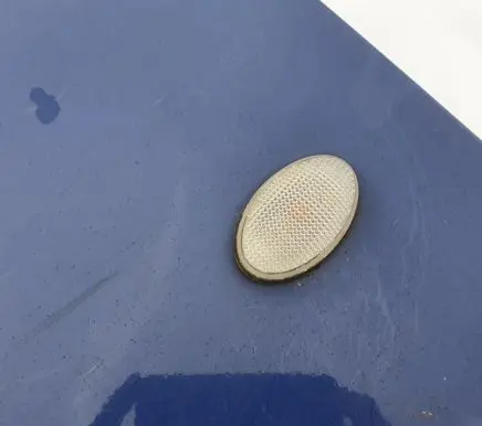 Front fender indicator light