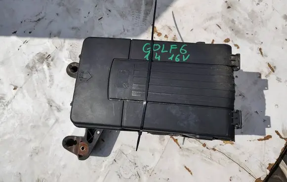 Volkswagen Golf VI Battery box tray