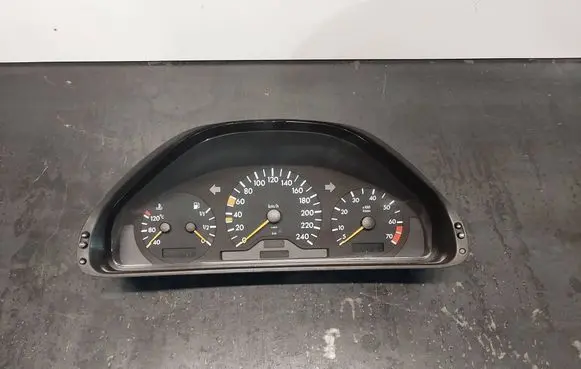 Speedometer (instrument cluster)