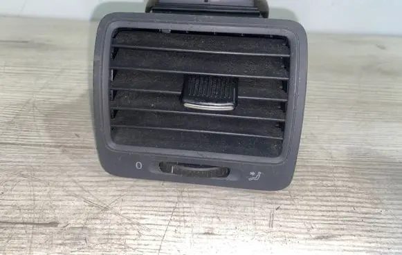 Volkswagen Golf V Dash center air vent grill 1K0819703B 1K0819709