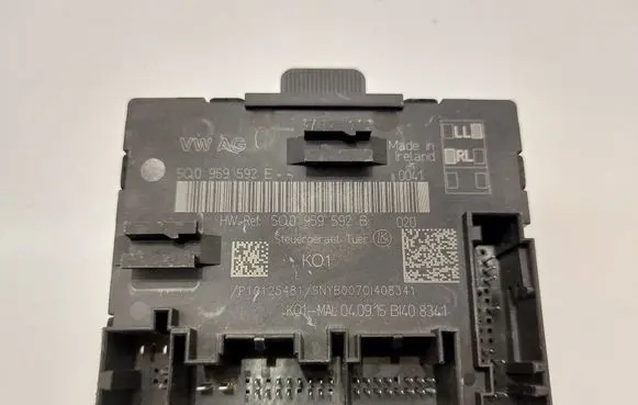 Volkswagen PASSAT B8 Door control unit/module 5Q0959592B