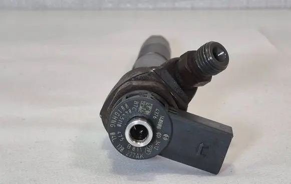 Skoda Octavia Mk3 (5E) Fuel injector 04L130277AK 0445110475