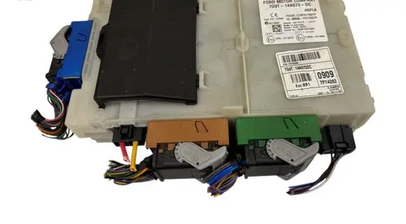 Ford Mondeo MK IV Fuse module 7G9T14A073DC 28110779L4111 LTQF01125TP