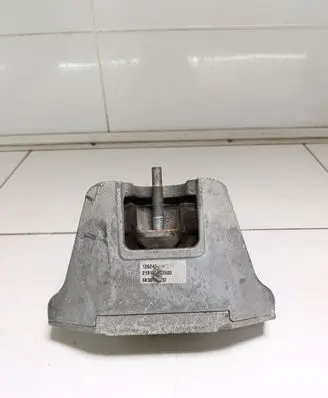 Hyundai Ioniq Engine mount bracket