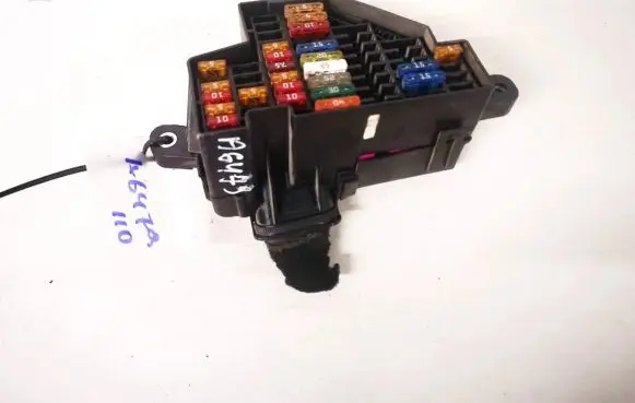 Volkswagen Golf V Fuse box set