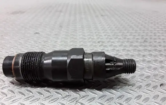 BMW 5 E39 Fuel injector