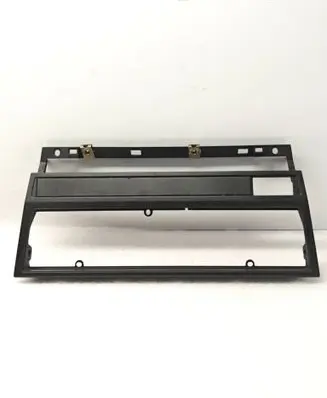BMW 5 E39 Radio/GPS head unit trim 8233461 81615649