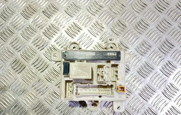 Toyota Previa (XR30, XR40) II Fuse module