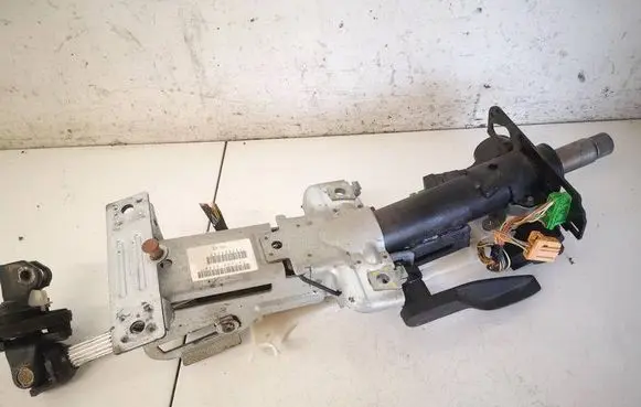 Volvo V70 Steering wheel axle P30680083