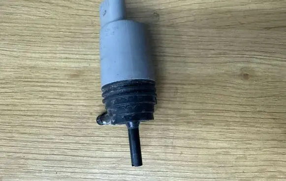 BMW 3 E90 E91 Windscreen/windshield washer pump 6934159