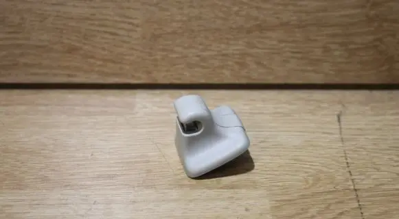 Volkswagen PASSAT B6 Sun visor clip/hook/bracket 1K0857561