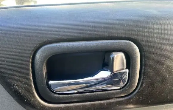 Nissan X-Trail T30 Front door interior handle 