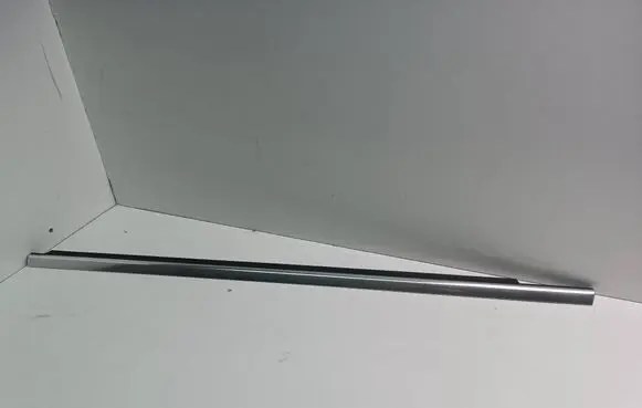 Mercedes-Benz GLE (W166 - C292) Front door glass trim molding A1667250165