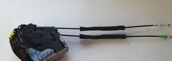 Toyota Prius (XW50) Front door lock