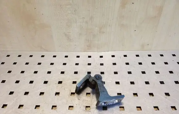 Audi A5 8T 8F Front door lower hinge 8K0831402A