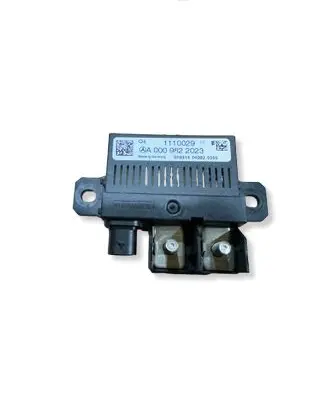 Mercedes-Benz GL X166 Charging relay A0009822023 1110029