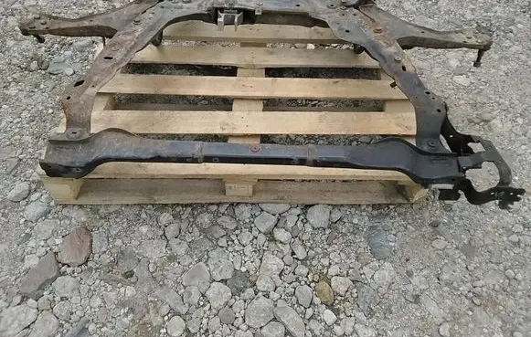 Volvo V70 Front subframe AY092