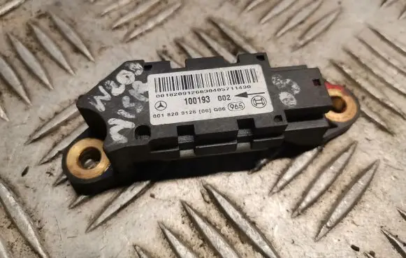 Mercedes-Benz C W203 Airbag deployment crash/impact sensor 0018209126