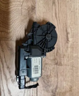 KIA Ceed Front door window regulator motor 403951