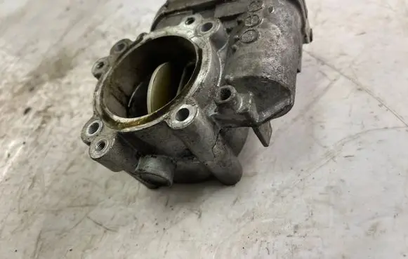 Jeep Grand Cherokee (WK) Electric throttle body valve A6420900070 0281002678
