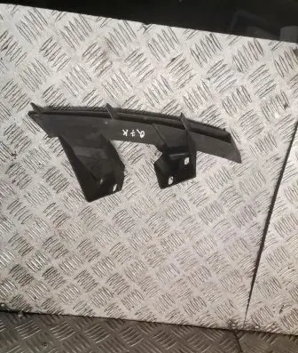 Front bumper mounting bracket