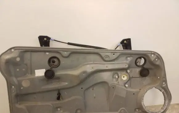 Volkswagen Golf IV Front door electric window regulator 