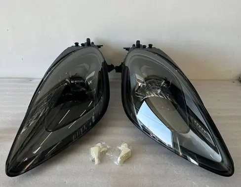 Porsche Cayenne (9Y0 9Y3) Headlights/headlamps set 9Y0941043AJ 9Y0941044AJ
