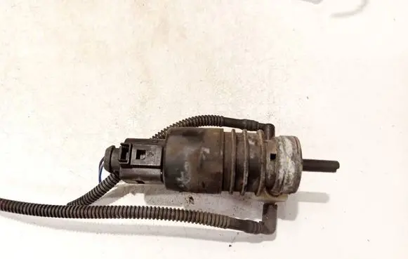 Volkswagen Golf V Windscreen/windshield washer pump 1T0955651A 002742