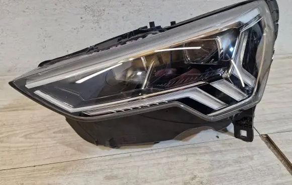 Audi Q3 F3 Headlight/headlamp 83a941033
