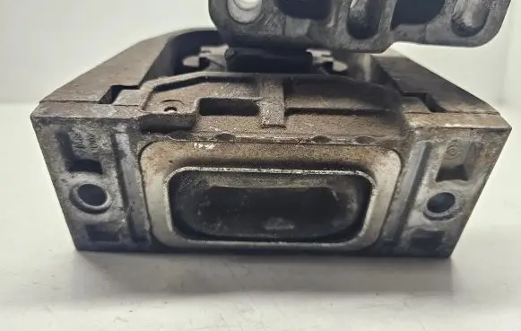 Volkswagen Golf IV Engine mount bracket 1J0199262BF