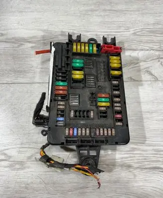 BMW 4 F36 Gran coupe Fuse module 9389070 19561000001 11052016