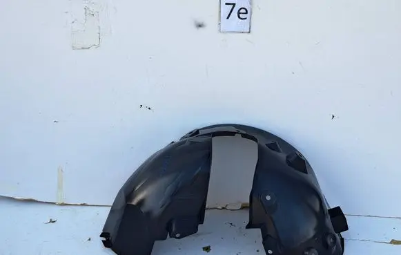 Renault Twingo III Front arch 638404631R