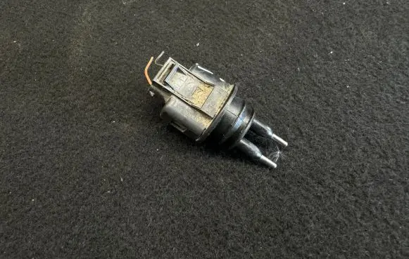 Volkswagen PASSAT B5.5 Windshield washer fluid level sensor 1J0973202