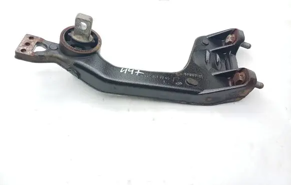 Mercedes-Benz V Class W447 Rear differential/diff mount bracket A4473530095