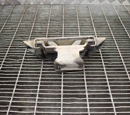 Mitsubishi L200 Gearbox mount MR992713