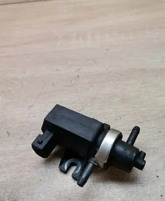 Volkswagen PASSAT B5.5 Valve vacuum 1H0906627