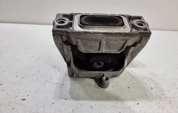 Engine mount bracket