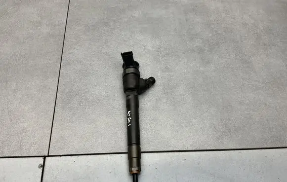 Nissan X-Trail T32 Fuel injector 0445110546