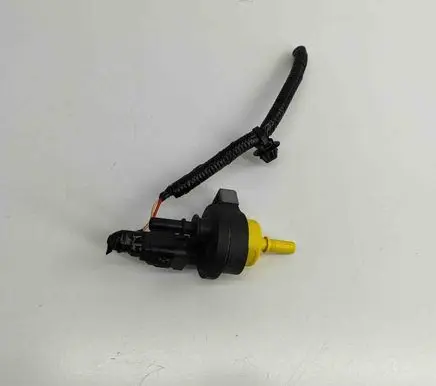 Engine mount vacuum valve