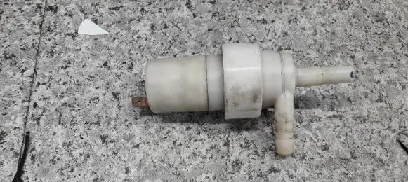 Mercedes-Benz Vito Viano W638 Windscreen/windshield washer pump