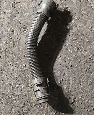 BMW 5 F10 F11 Breather hose/pipe 58650910 586509