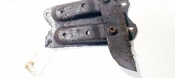 Subaru Legacy Engine mounting bracket
