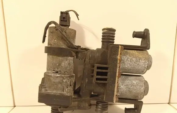 BMW 5 E39 Electric auxiliary coolant/water pump 8374994