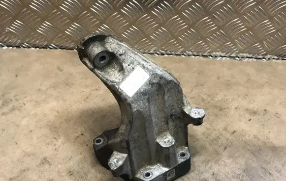 Mercedes-Benz E W212 Engine mounting bracket A6512230004