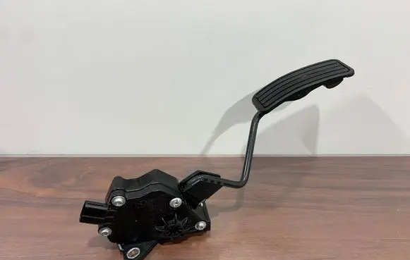 Subaru Forester SJ Accelerator throttle pedal 36010FJ040 1988001010 12T23C00010