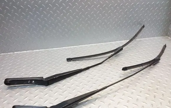 Volkswagen PASSAT B7 USA Front wiper blade arm 561955405 561955406